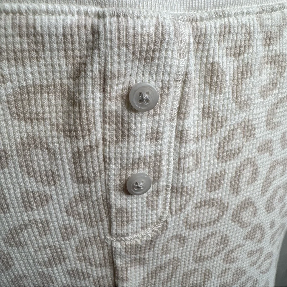 Old Navy Thermal Leggings Snow Leopard Animal Print Pajama Pants L - Picture 5 of 16